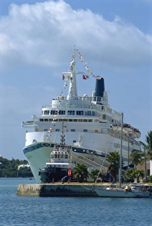 Hamilton Prints: Cruise ship, Hamilton, Bermuda, Atlantic Ocean, Central America