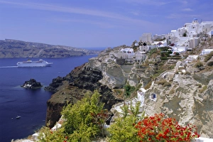 Overtaking Prints: Cruiseship passing the island