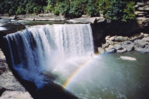 Flowing Gallery: Cumberland Falls on the Cumberland River