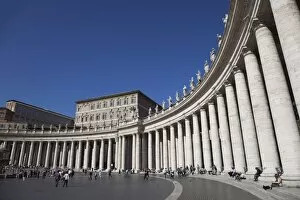 Curve of columns in Piazza San Pietro, Vatican City, Rome, Lazio, Italy, Europe