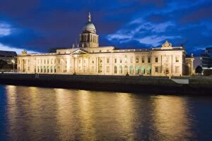Custom House, illuminated at dusk, reflected in the River Liffey, Dublin, Republic of Ireland, Europe