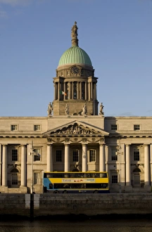 Images Dated 28th October 2009: Custom House Quay, Dublin, Republic of Ireland, Europe