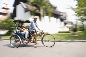 Images Dated 5th February 2007: Cycle rickshaw