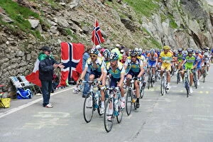 Switzerland Gallery: Cyclists including Lance Armstrong and yellow jersey Alberto Contador in the Tour de France 2009