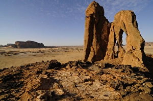 Outcrop Prints: D Anoa natural arch, Sahara desert, Ennedi, Chad, Africa