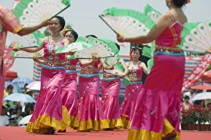 Images Dated 14th April 2008: Dancers celebrating the Water Splashing Festival in Jinghong town, Xishuangbanna