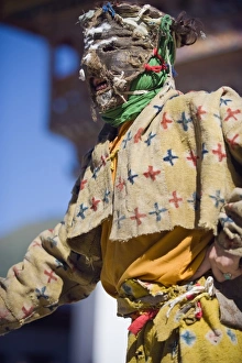Images Dated 1st October 2009: Dancers in costume at Tsechu (festival), Gangtey Gompa (Monastery), Phobjikha Valley