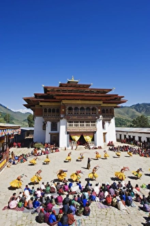 Images Dated 1st October 2009: Dancers in costume at Tsechu (festival), Gangtey Gompa (Monastery), Phobjikha Valley