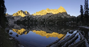 Images Dated 23rd September 2009: Dawn over Baron Lake, Sawtooth Mountains, Sawtooth Wilderness, Sawtooth National Recreation Area