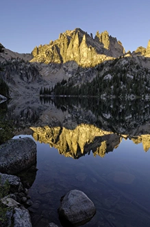 Images Dated 23rd September 2009: Dawn over Baron Lake, Sawtooth Mountains, Sawtooth Wilderness, Sawtooth National Recreation Area
