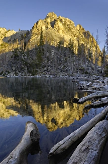 Images Dated 21st September 2009: Dawn over Sawtooth Lake, Sawtooth Mountains, Sawtooth Wilderness, Sawtooth National Recreation Area