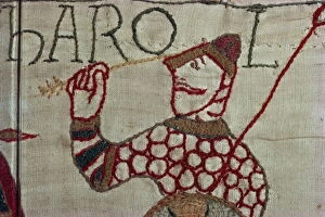 Images Dated 10th April 2008: Death of King Harold showing an arrow in his eye, Bayeux Tapestry, Bayeux