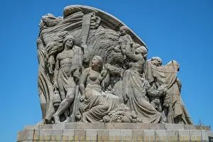 Honor Prints: Death monument on General de Gaulle square celebrates history in Le Havre