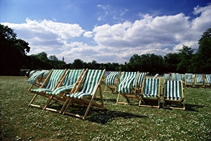 Regents Park Prints: Deckchairs in Regents Park, London, England, United Kingdom, Europe