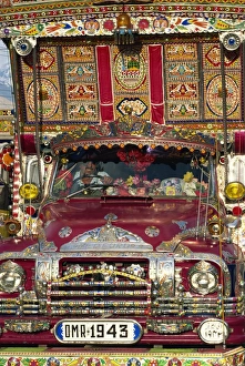 Images Dated 18th November 2008: Decorated lorry, Gilgit, Pakistan, Asia
