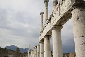 Images Dated 5th June 2007: Decumano Maximo columns, Pompeii, UNESCO World Heritage Site, Campania, Italy, Europe