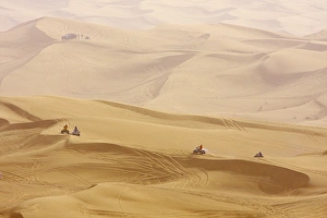 Images Dated 22nd February 2008: Desert safari, Dubai, United Arab Emirates, Middle East