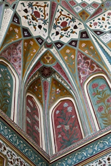 Images Dated 2nd November 2008: Detailed paintings on entrance to Amber Fort, near Jaipur, Rajasthan, India, Asia