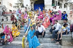 Images Dated 18th October 2009: Devotees waiting to do puja at Diwali, Jagdish temple, Udaipur, Rajasthan, India, Asia