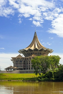 Images Dated 9th July 2009: Dewan Undangan Negeri (DUN) Building, Sarawak River (Sungai Sarawak), Kuching, Sarawak