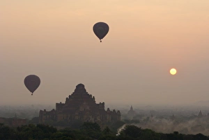 Hot Air Balloon Prints: Dhamma-yan-gyi Pahto, Bagan (Pagan), Myanmar (Burma), Asia