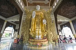Images Dated 14th September 2009: Dhammikarama Burmese Buddhist Temple, Georgetown, Penang, Malaysia, Southeast Asia, Asia