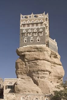 Dhar Alhajr (the Imans Palace), built on a sandstone crag, Wadi Dhahr