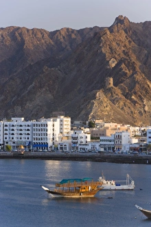 Images Dated 12th December 2007: Dhow in the harbour