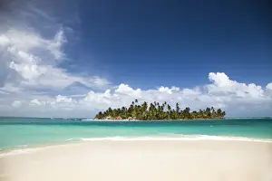 Sand Beach Prints: Diablo Island (Niatupu) in San Blas Islands seen from the beach of Dog Island
