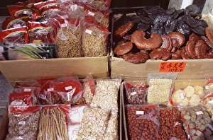 Display of dried seafood, Des Voeux Road West, Hong Kong Island, Hong Kong, China, Asia