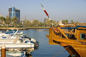 Images Dated 22nd November 2007: Doha Bay, Doha, Qatar, Middle East