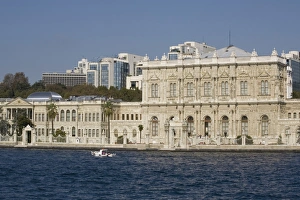 Images Dated 11th October 2009: Dolmabahce palace, Istanbul, Turkey, Europe