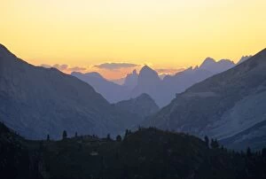 Dolomites Gallery: The Dolomites near Cortina d Ampezzo