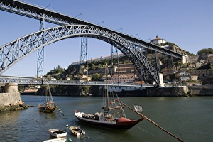 Images Dated 22nd September 2007: Dom Luis 1 bridge over the River Douro