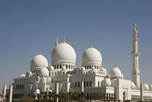 Images Dated 31st October 2008: Domes and minaret of the new Sheikh Zayed Bin Sultan Al Nahyan Mosque, Grand Mosque