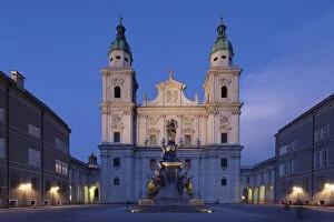 Images Dated 21st April 2011: Domplatz Square with Dom Cathedral and Mariensaule column at dusk, Salzburg, Salzburger Land