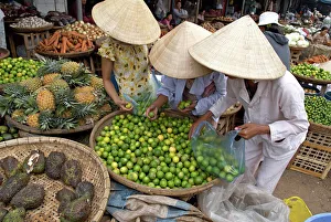 Images Dated 15th May 2008: Dong Ba market, Hue, Vietnam, Indochina, Southeast Asia, Asia
