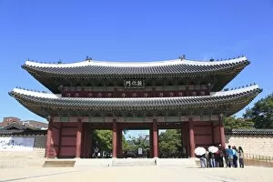 Images Dated 7th October 2009: Donhwamun Gate, Changdeokgung Palace (Palace of Illustrious Virtue), UNESCO World Heritage Site