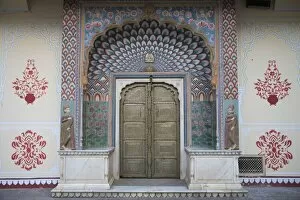 Images Dated 28th December 2006: Door, City Palace, Jaipur, Rajasthan, India, Asia