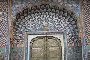 Images Dated 28th December 2006: Door, City Palace, Jaipur, Rajasthan, India, Asia