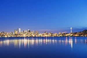 Images Dated 25th March 2009: Downtown buildings and Space Needle seen from Lake Union, Seattle, Washington State