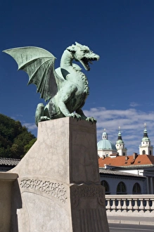 Images Dated 12th January 2000: Dragon Bridge