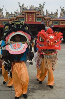 Dragon dance performers Dragon dance performers