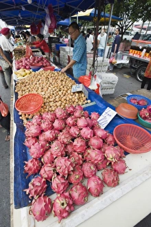 Images Dated 30th August 2009: Dragon fruit, Bangsar Sunday market, Kuala Lumpur, Malaysia, Southeast Asia, Asia