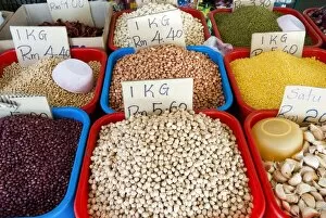 Images Dated 9th July 2009: Dried legumes, Food Market, Kuching, Sarawak, Malaysian Borneo, Malaysia, Southeast Asia, Asia