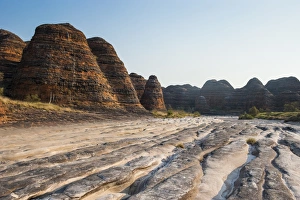 Images Dated 4th October 2008: Dry river and beehive-like mounds in the Purnululu National Park, UNESCO World Heritage Site