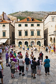 Dubrovnik city tour in Luza Square, Dubrovnik Old Town, UNESCO World Heritage Site, Dubrovnik, Croatia, Europe