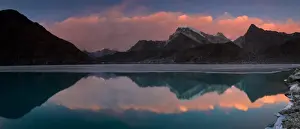 Dudh Pokhari Lake, Gokyo, Solu Khumbu (Everest) Region, Nepal, Himalayas, Asia