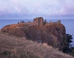 Images Dated 8th January 2000: Dunnottar Castle dating from the 14th century