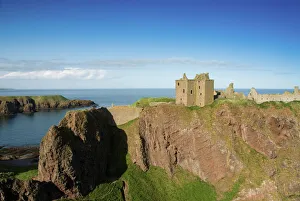 Images Dated 10th May 2009: Dunnottar Castle, Highlands, Scotland, United Kingdom, Europe